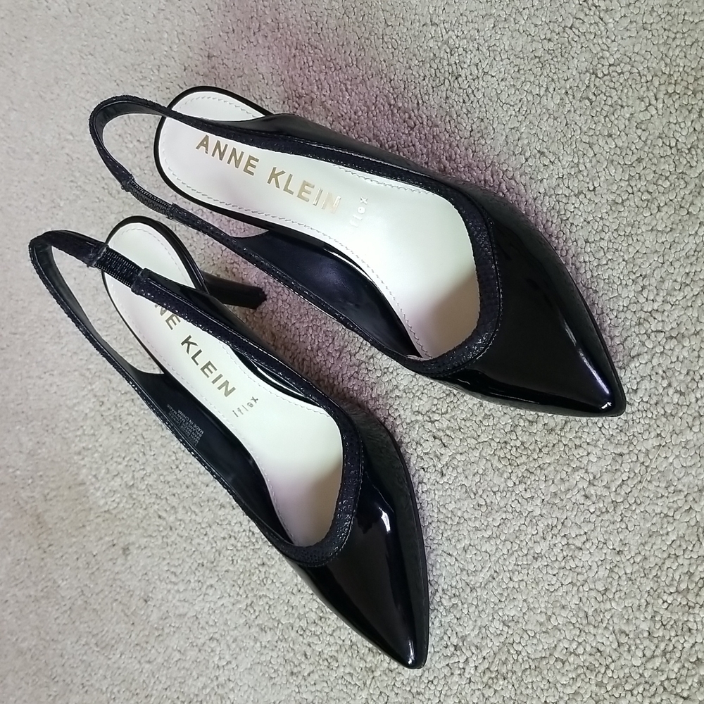 Anne Klein black pumps 3" heel